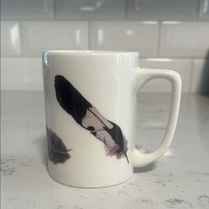 Feathers coffee cup
